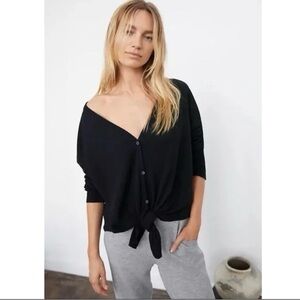 Aritzia Babaton Taurus Waffle Black Long Sleeve Tie Front Size Medium